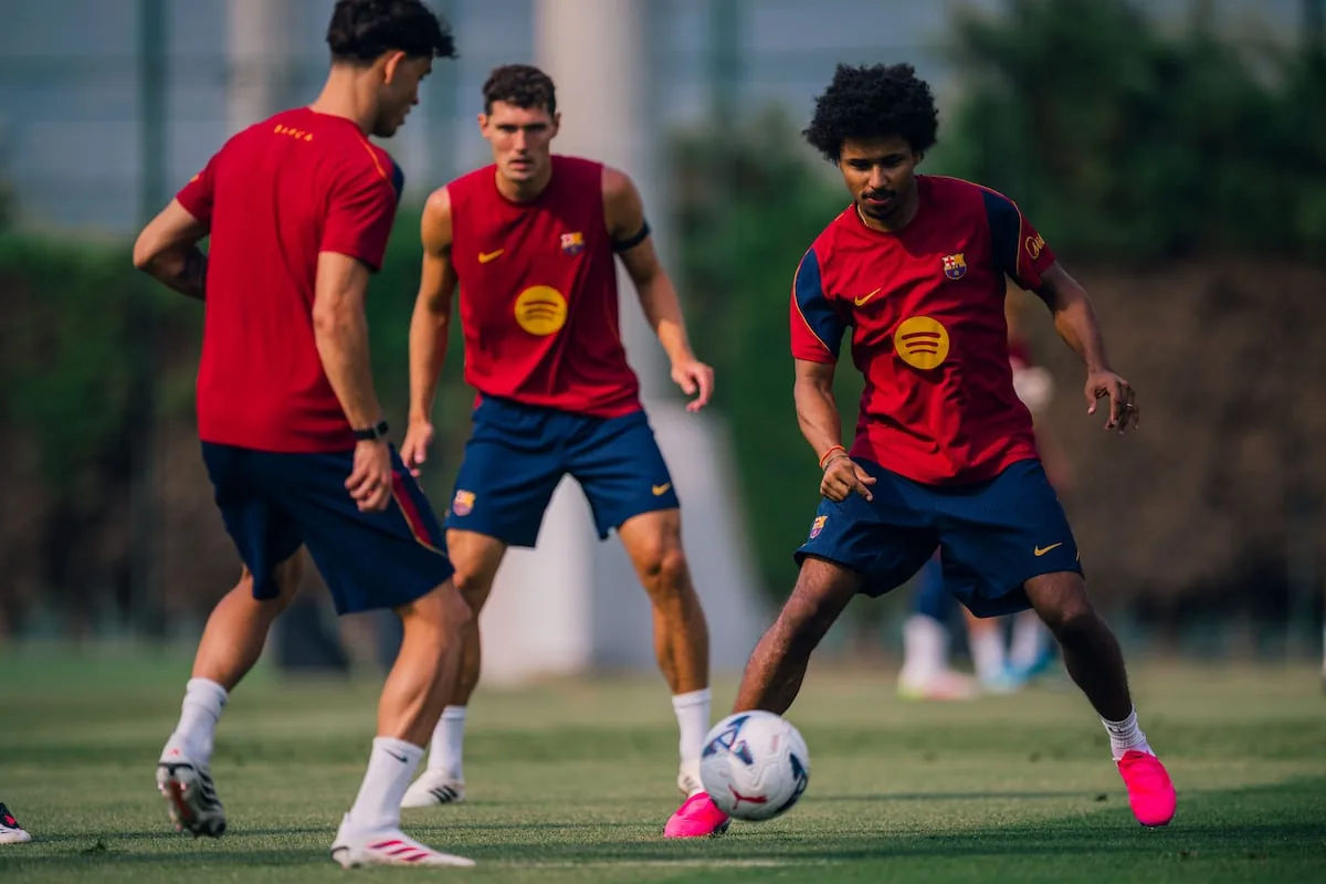 Adeyemi se siente en el «club más grande del mundo» tras su llegada al Barcelona