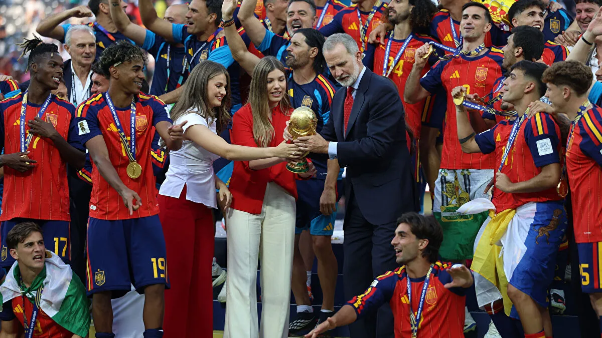 La princesa Leonor bromea con Ferran Torres tras el gol de la victoria en el Mundial