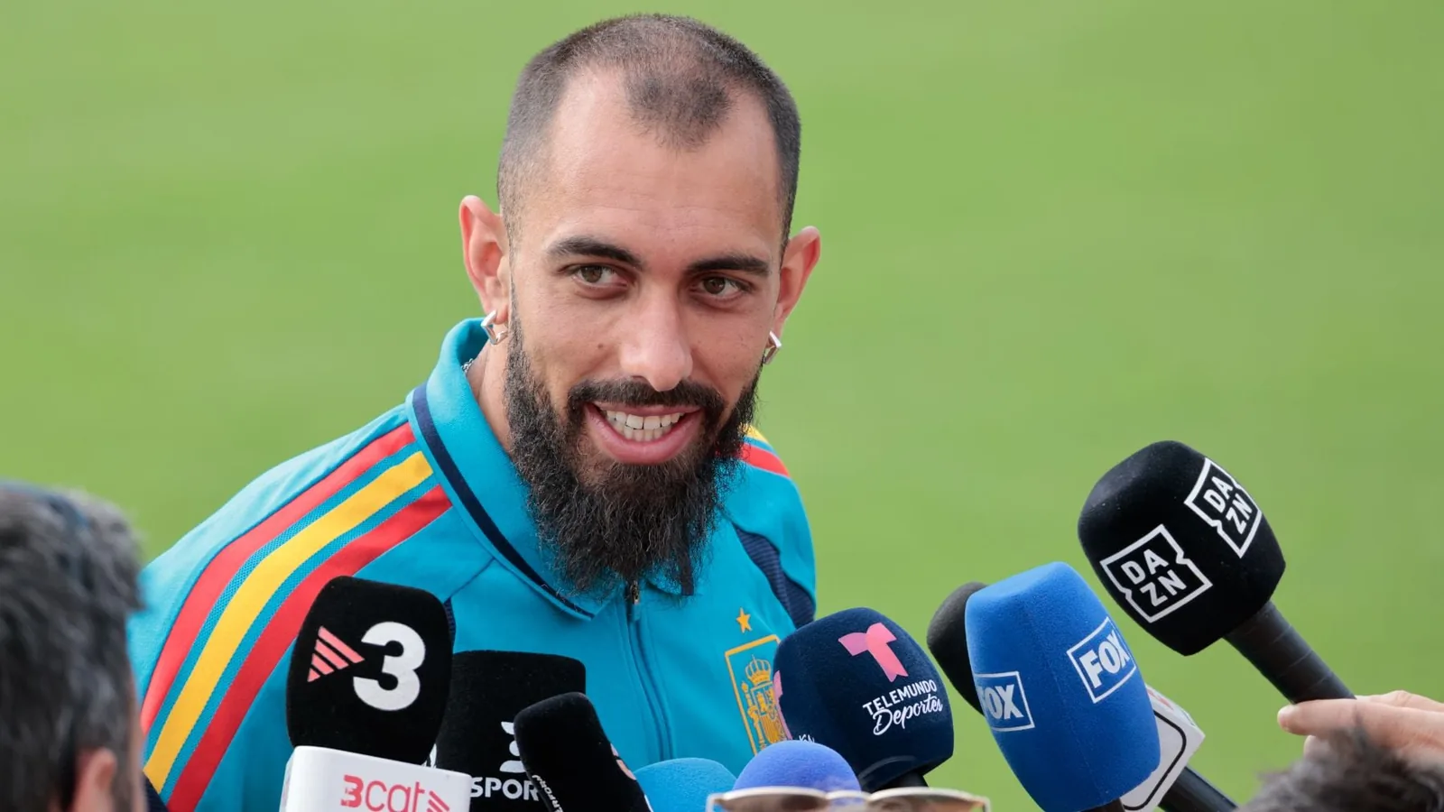 Borja Iglesias se emociona con el mensaje de Claudio Giráldez tras su debut en el Mundial