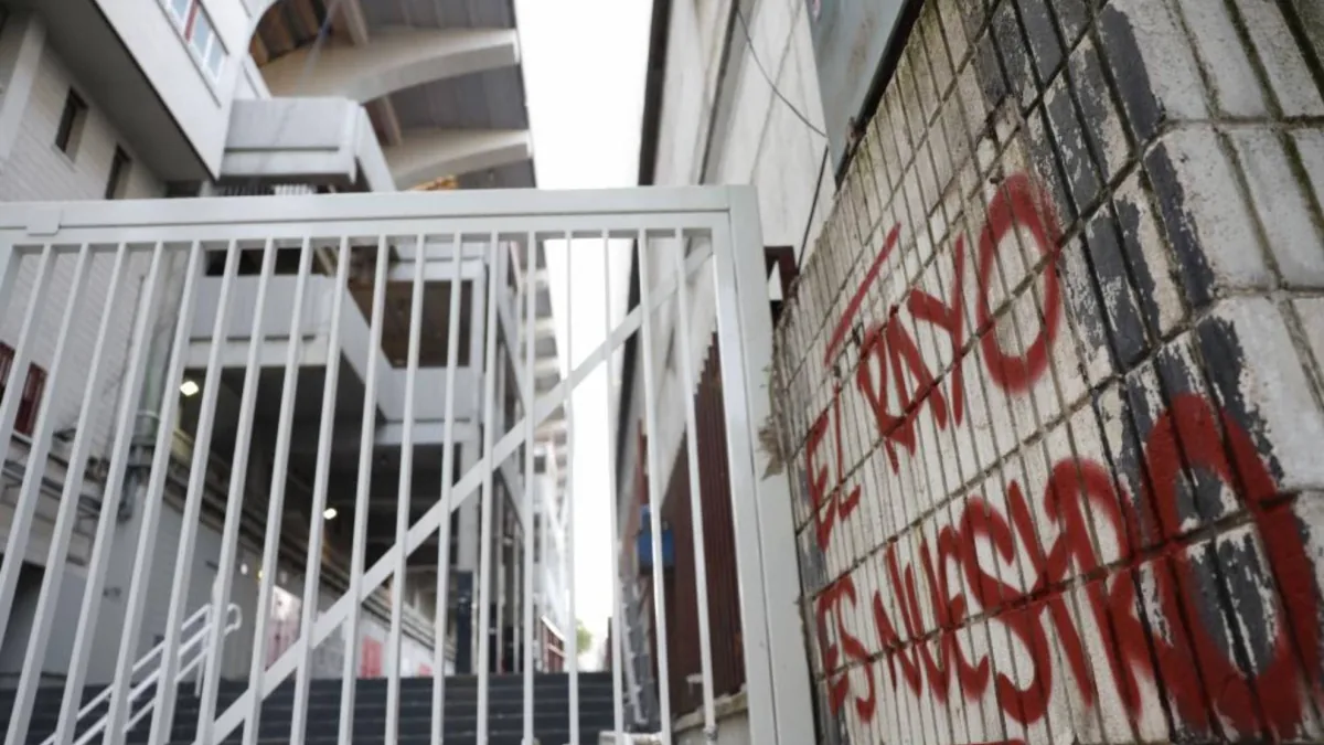 El Rayo Vallecano en la Incertidumbre: Jugadores y Comunidad de Madrid Enfrentados por el Estadio