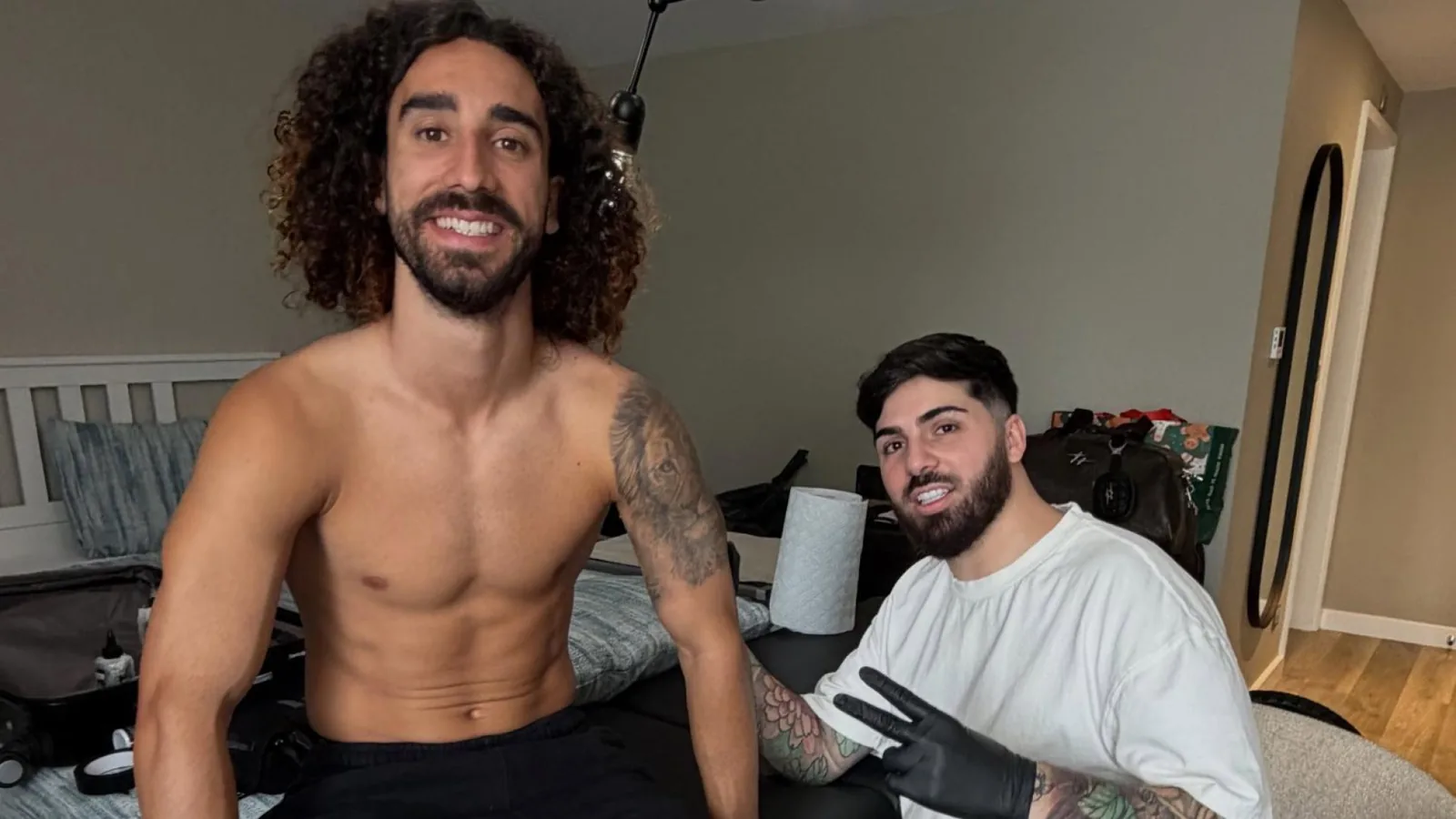 Marc Cucurella cumple su promesa y se tatúa el rostro de Luis de la Fuente