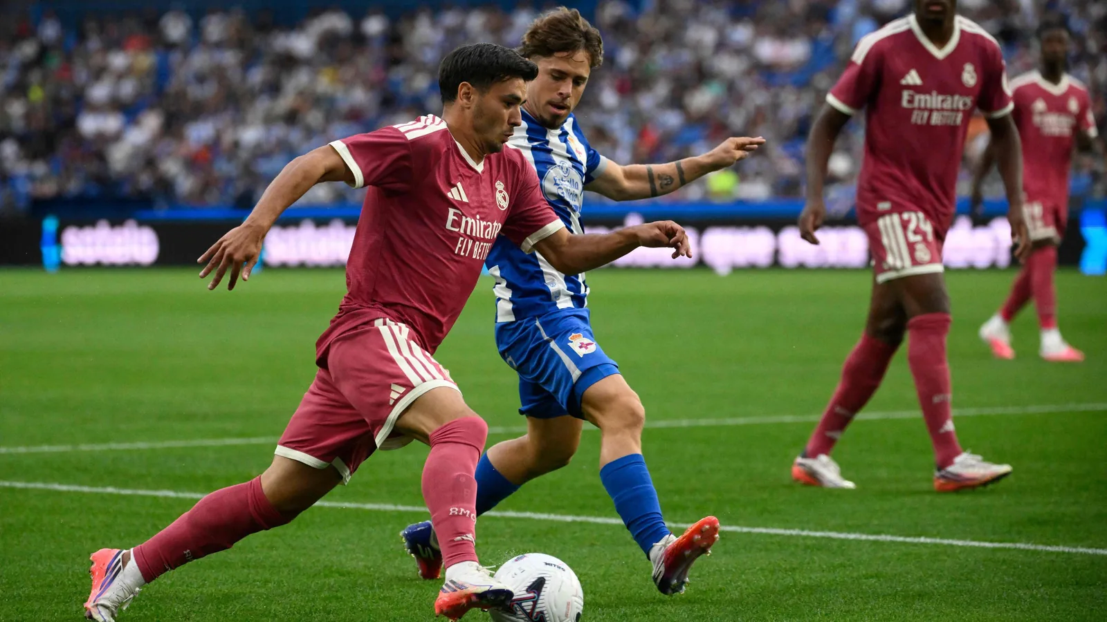 El Real Madrid se impone al Deportivo con gol de Brahim en el Teresa Herrera