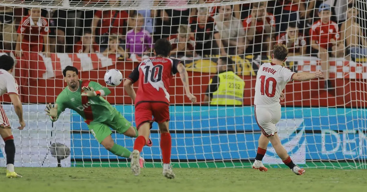 Sevilla rescata la victoria en casa con dos penaltis ante el Rayo