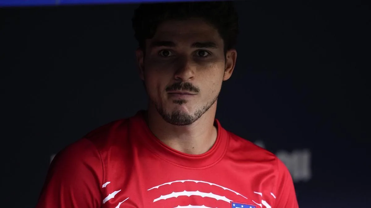 Julián Álvarez, baja en el Atlético por indisposición en medio de la división interna