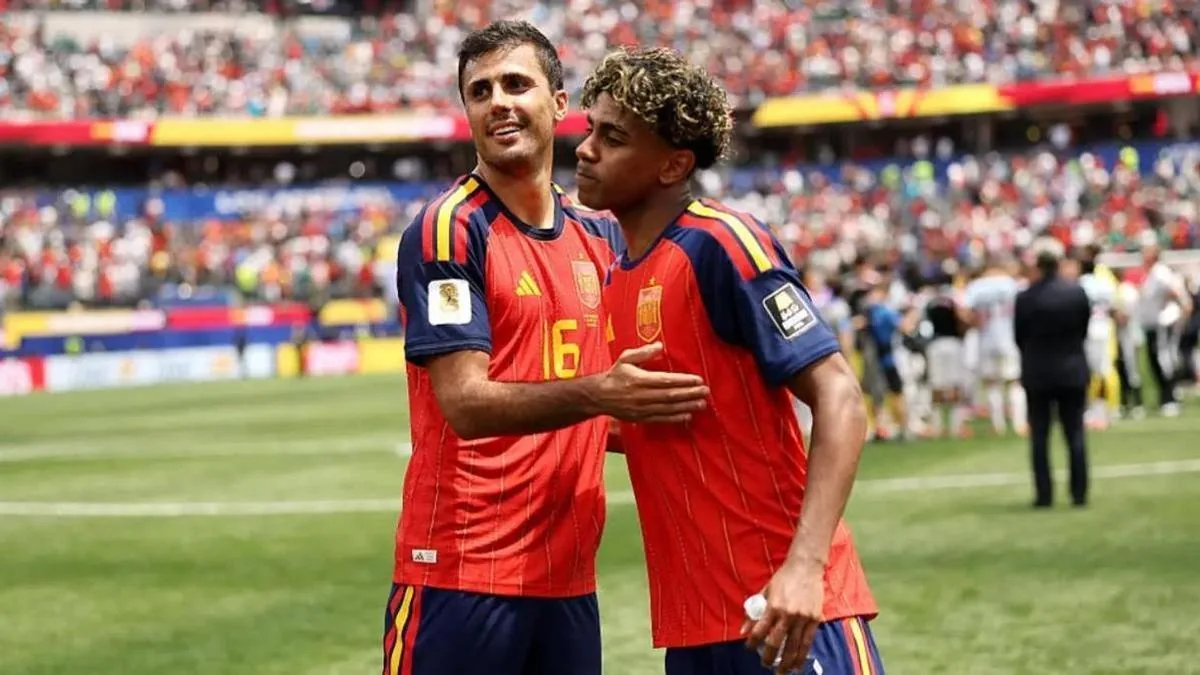 Barcelona adelanta al Real Madrid en la carrera por Rodri