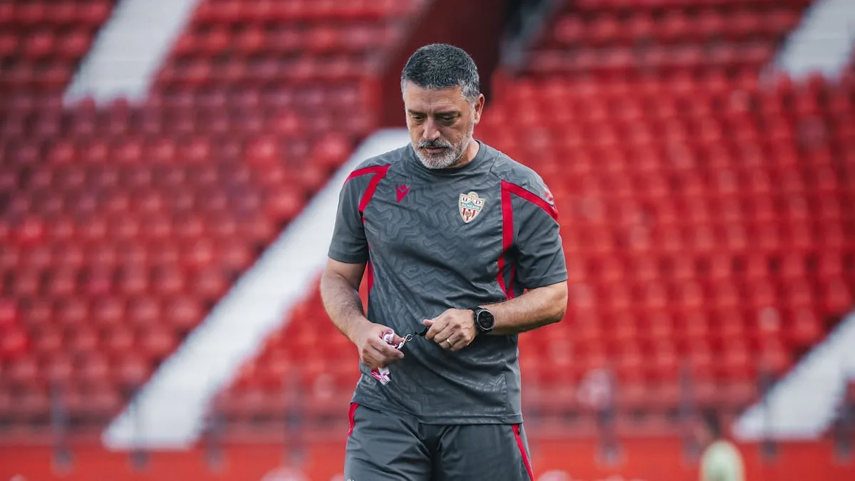 Almería inscribe a sus jugadores y García Pimienta se prepara para el debut liguero