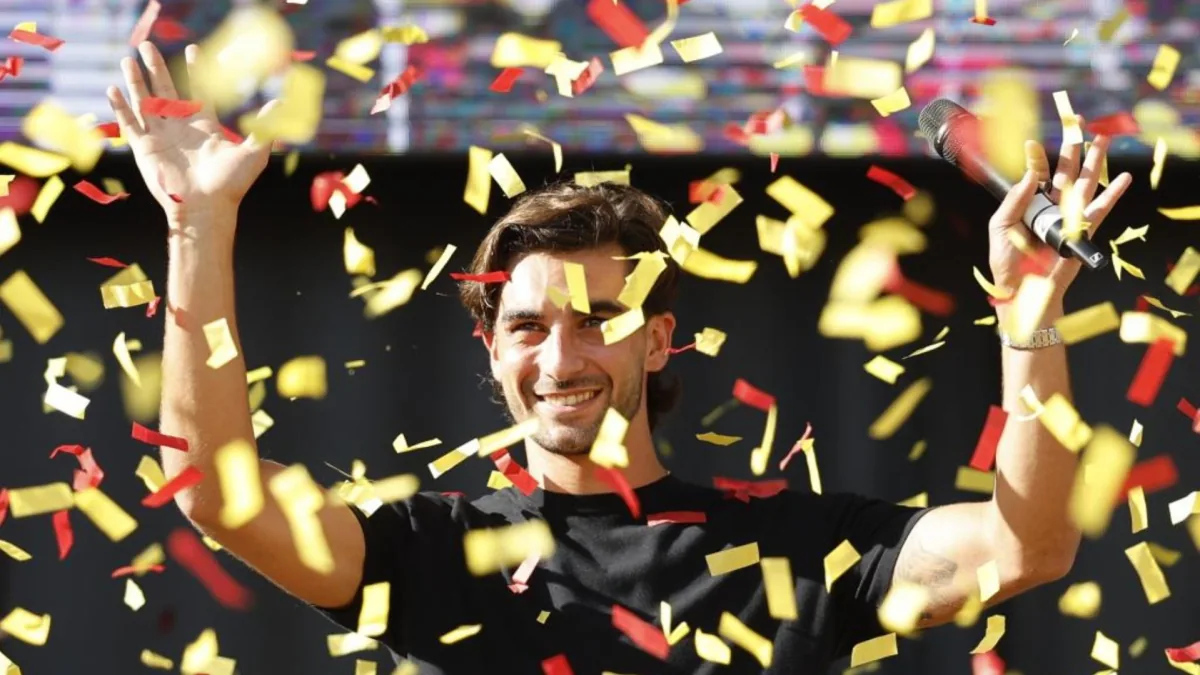 Foios celebra el regreso de Ferran Torres, héroe del Mundial