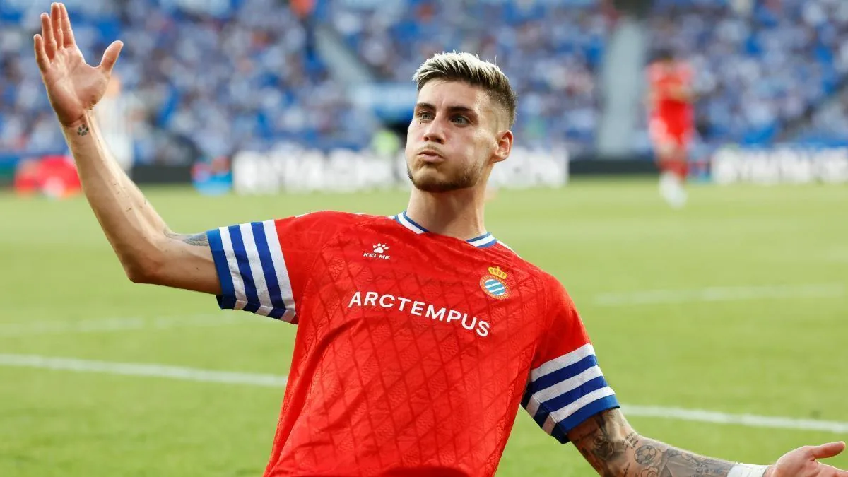 El Espanyol vence al Sevilla en un partido con polémica y expulsiones